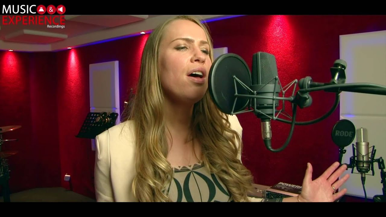 Janneke Janey - Yours  (Cover)