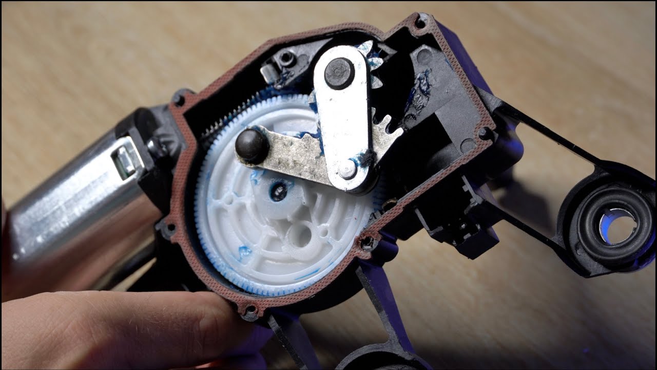 MOTEUR D'ESSUIE-GLACE : COMMENT ÇA MARCHE ?