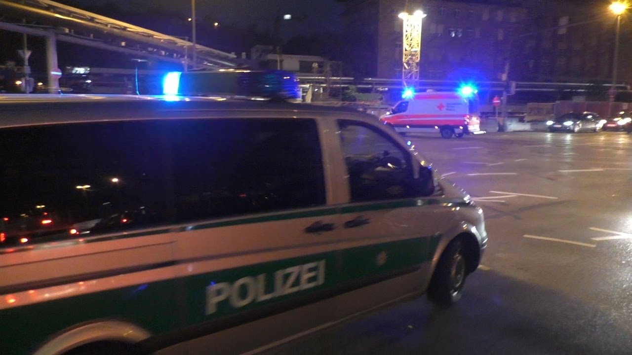 [Machen Sie die Kreuzung frei!] FüKW + FuStW Polizei Stuttgart + RTW DRK Esslingen