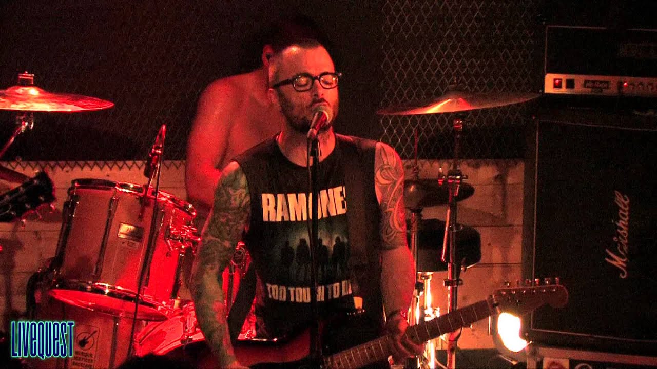 VULGAIRES MACHINS - Etre un comme (LIVEQUEST #52)