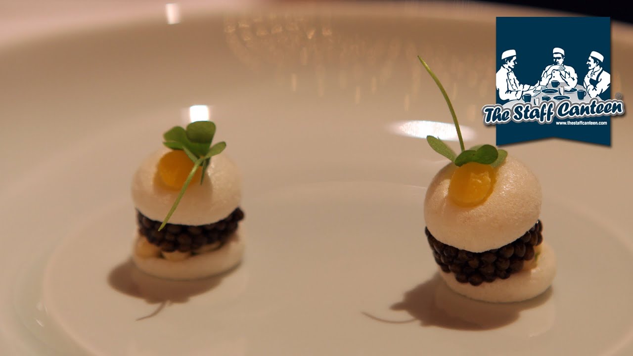 2 Michelin-starred chef Tim Raue creates a caviar and prawn recipe