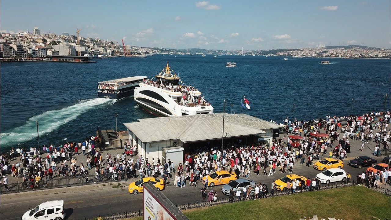 Eminönü'nde korkutan görüntü; sosyal mesafe hiçe sayıldı