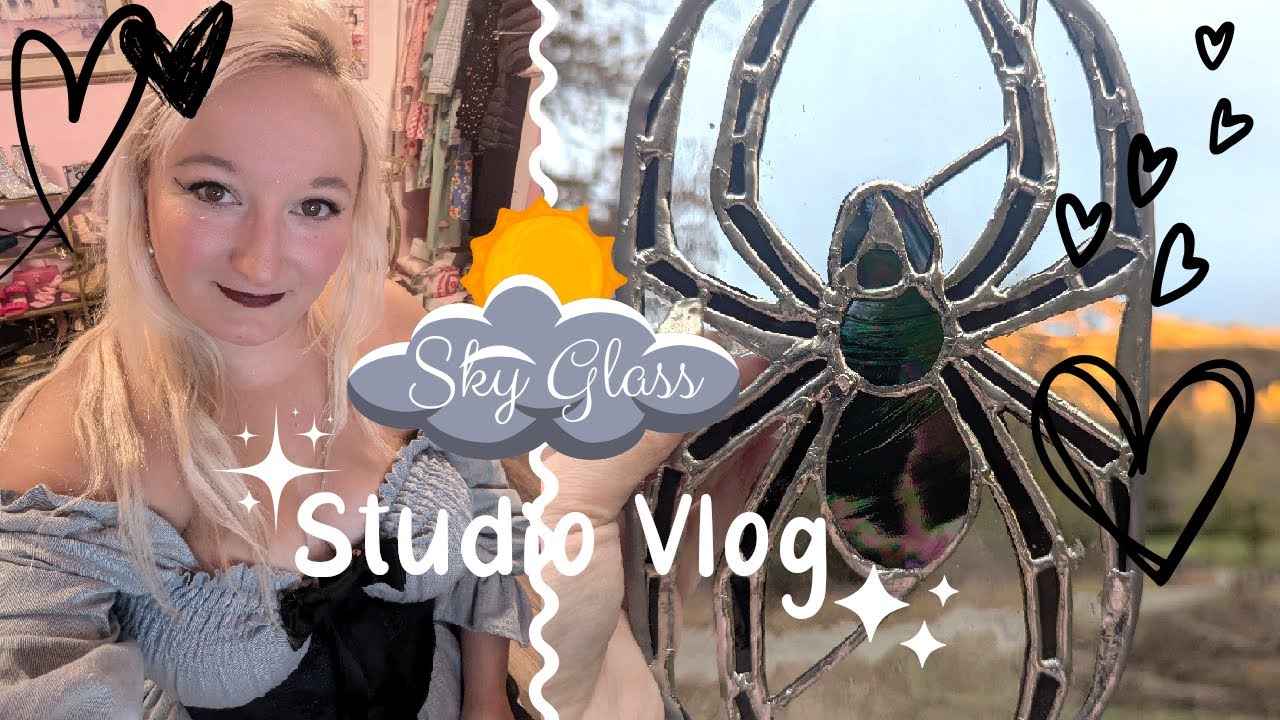 Studio Vlog 🕷️ Organizing glass shelves and working in the studio ✨