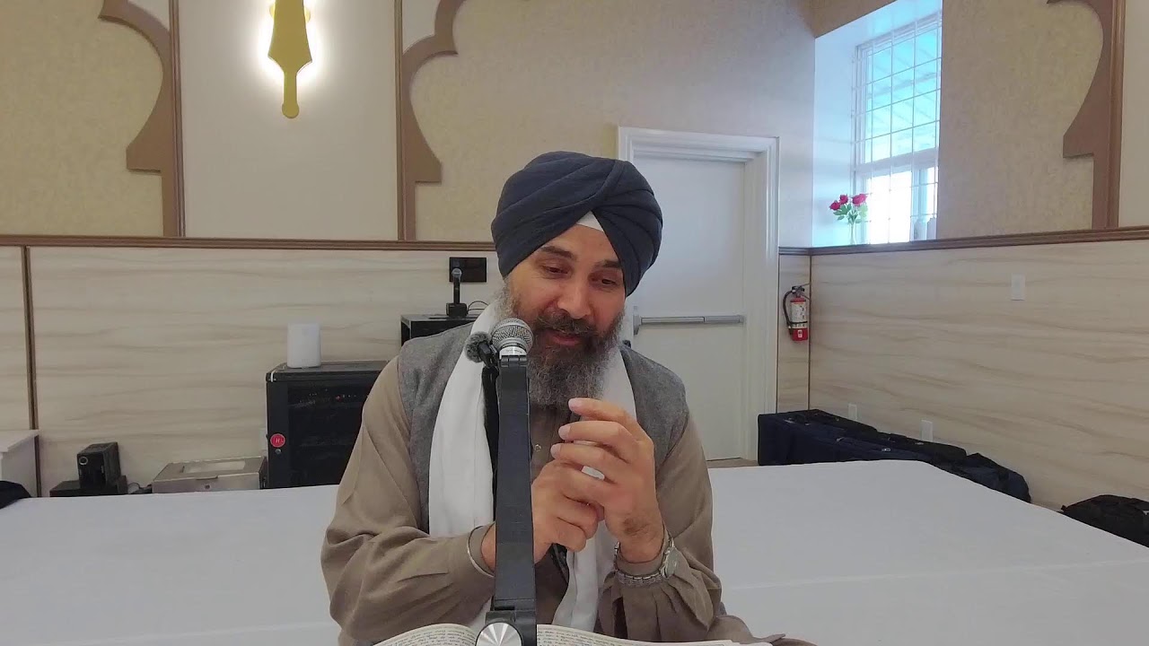 ਸੋਰਠਿ ਮਹਲਾ ੯ ॥ ਜੋ ਨਰੁ ਦੁਖ ਮੈ ਦੁਖੁ ਨਹੀ ਮਾਨੈ ॥