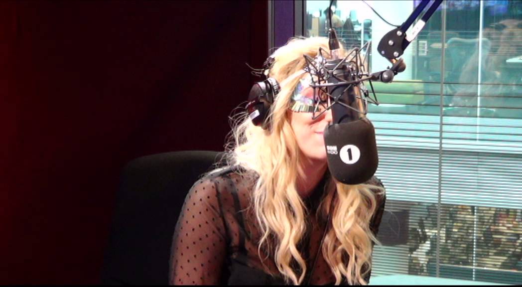 Ke$ha chats up Harry Styles and rubs glitter on Grimmy's face