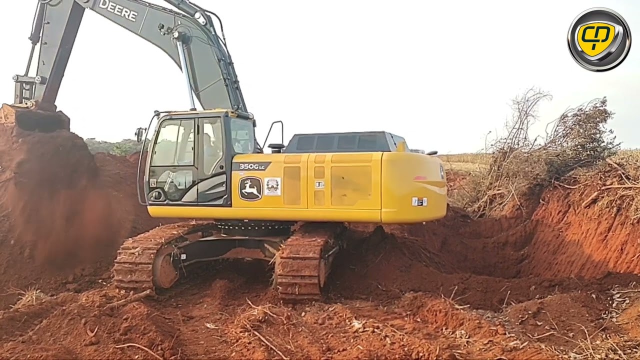 PC 350G LC ME JOHN DEERE NO LEVANTAMENTO DE ESTRADA/Excavator/Excavadora.