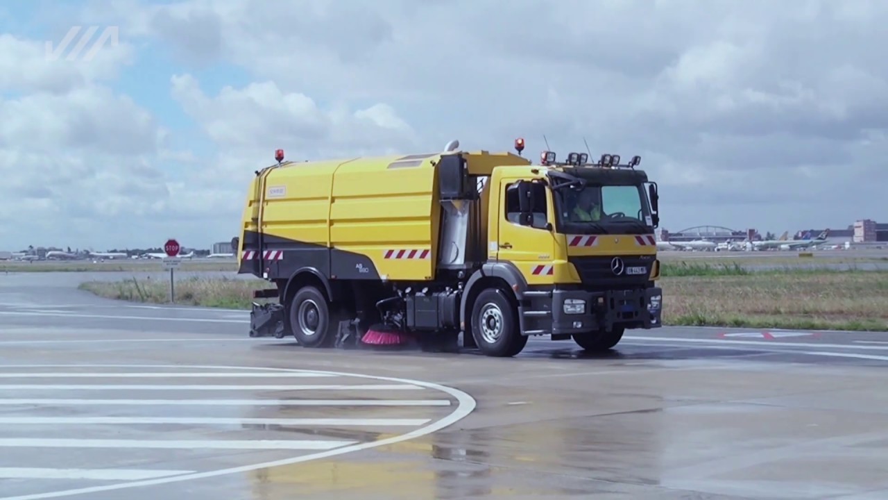 Schmidt AS 990 Flughafen Kehrmaschine