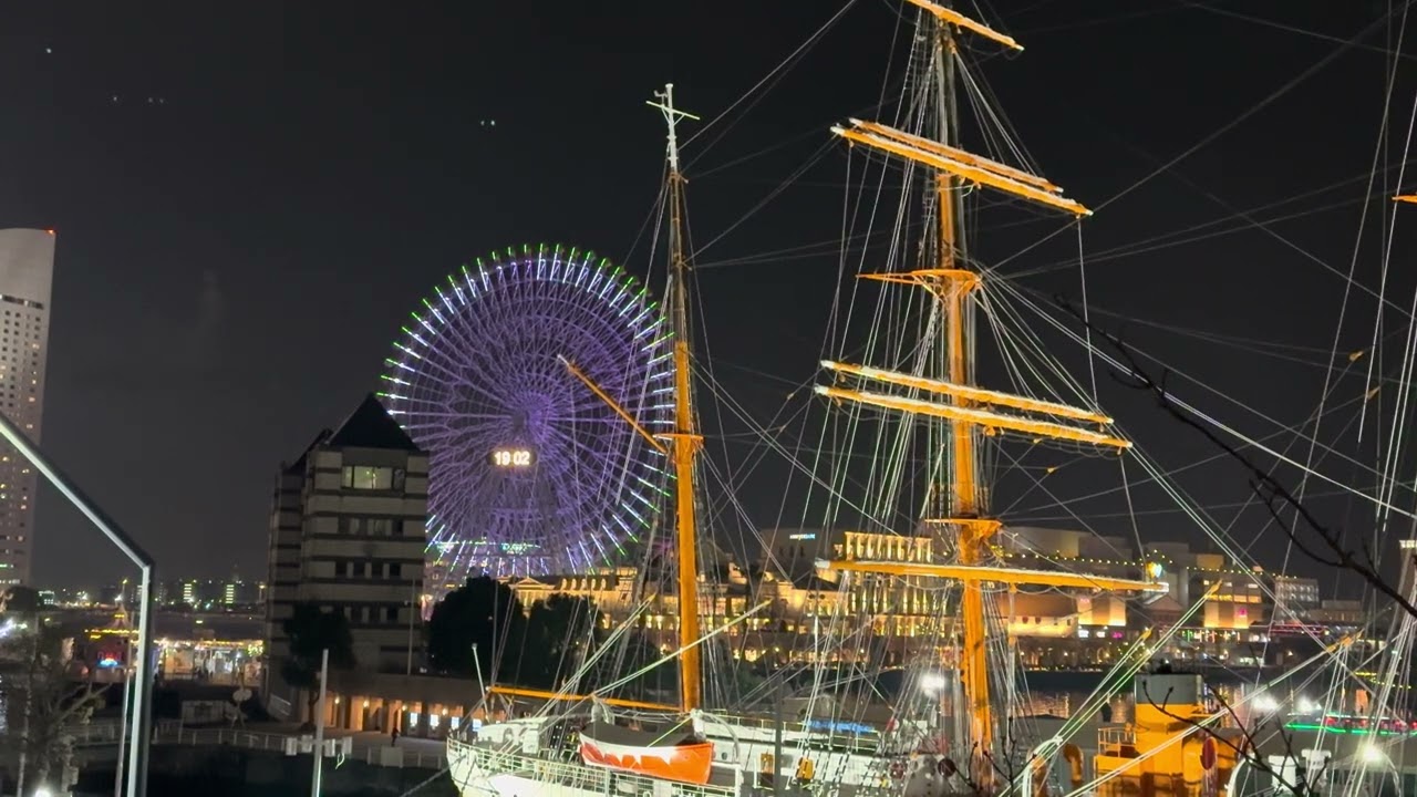 【期間限定コラボ】みなとみらい 大観覧車エヴァンゲリオンコスモクロック21 エヴァンゲリオン初号機 ライトアップ× 横浜ナイトフラワーズ