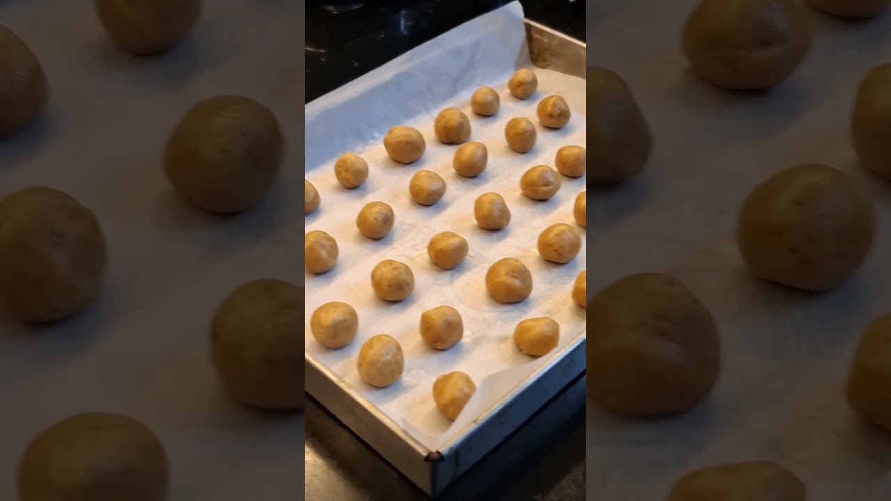 Button cookies 🍪#goodvibes #foodie #trendingshorts #youtubeshorts #chocolatedessert #viral #cooking