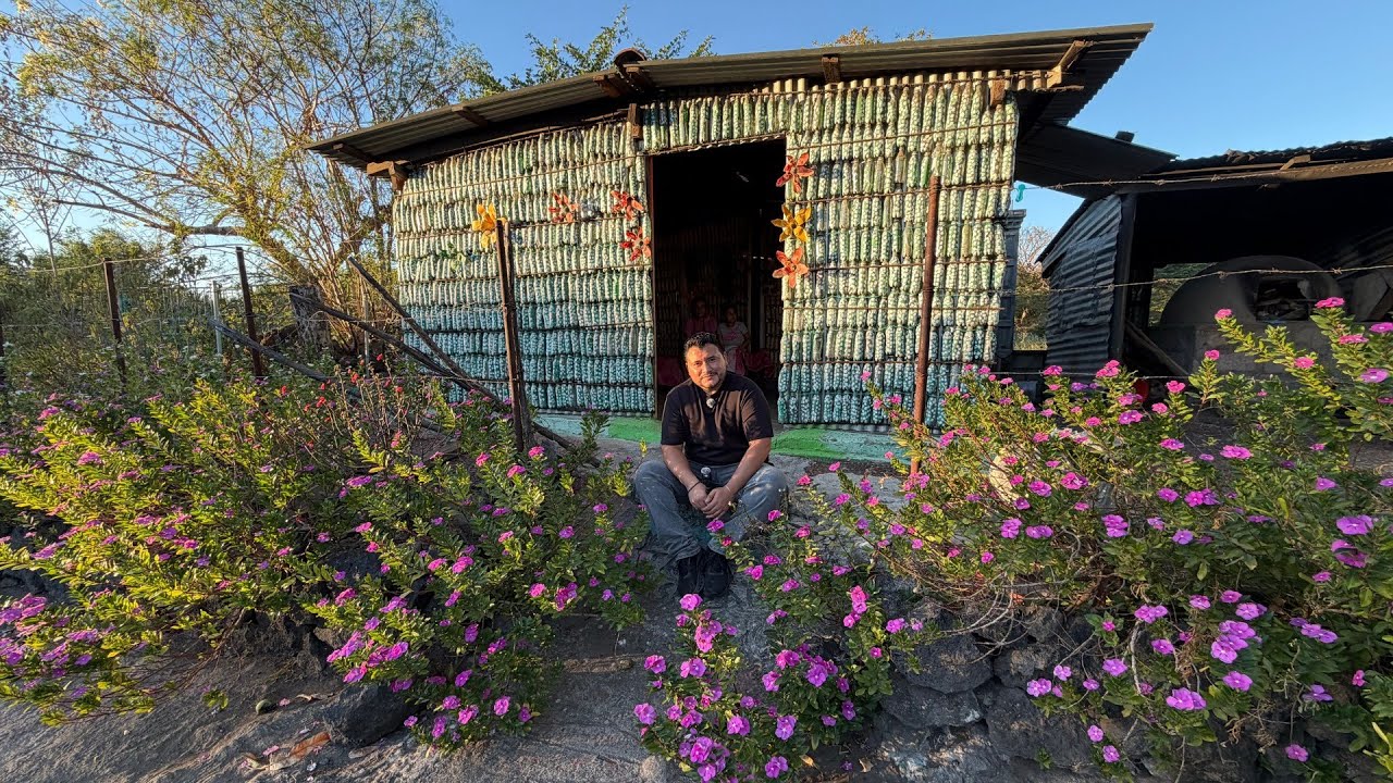 La única CASITA DE BOTELLAS RECICLADAS en EL SALVADOR | Un legado en Oriente