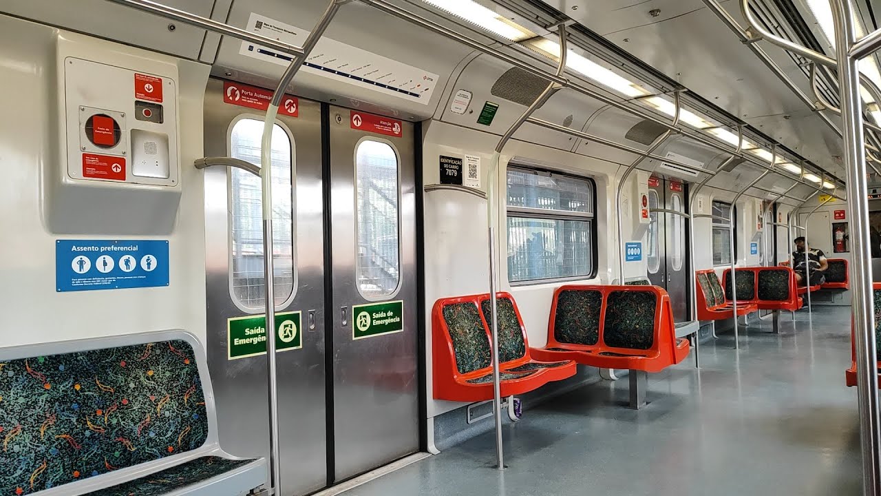 CPTM Q080 (Série 7000) visão interna do salão + P.A. antigo de Brás a Aracaré.