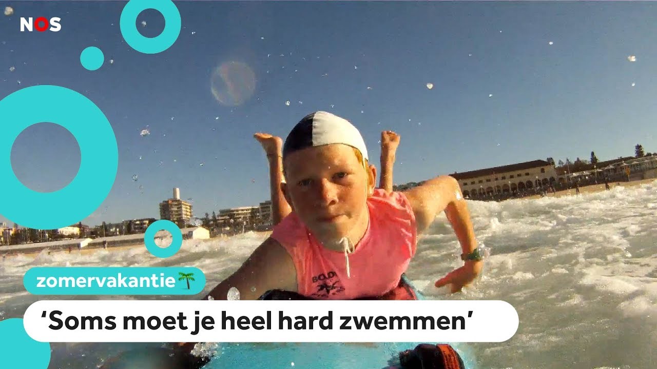 In Australië zwemmen kinderen met haaien
