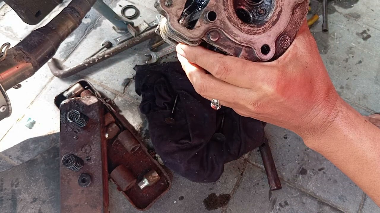 Melepas klep motor mio/4tak