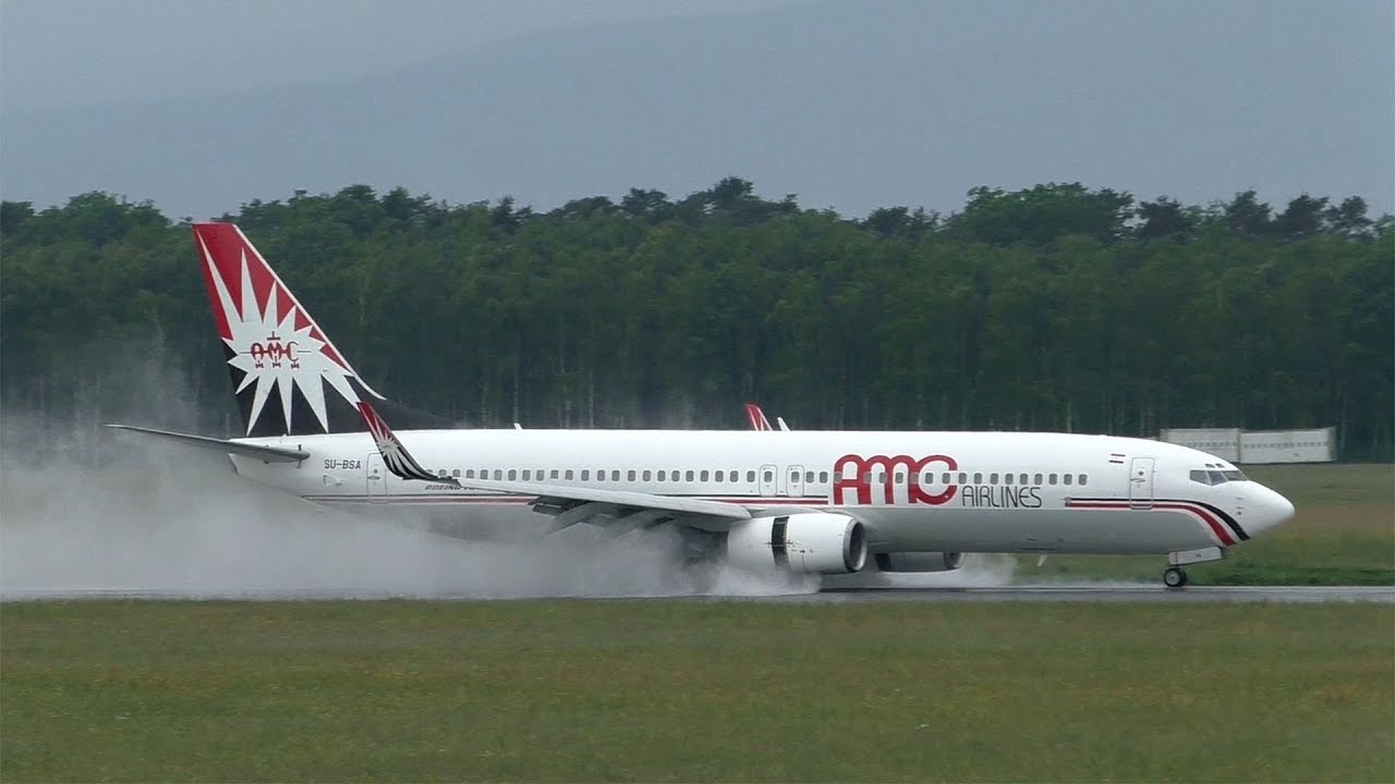 REVERSE THRUST WATERSPRAY AMC Airlines Boeing 737 landing at Graz Airport | SU-BSA