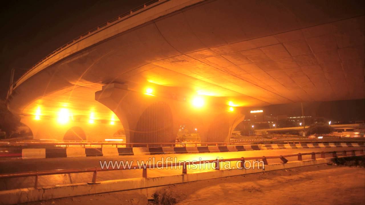 Traffic below the AIIMS flyover, Delhi - a time lapse
