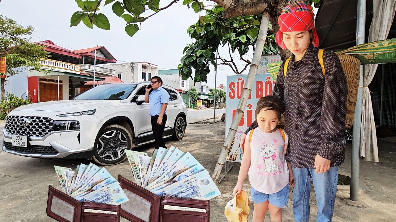 What did single mother Nhung do when she picked up a large sum of money dropped by a stranger?