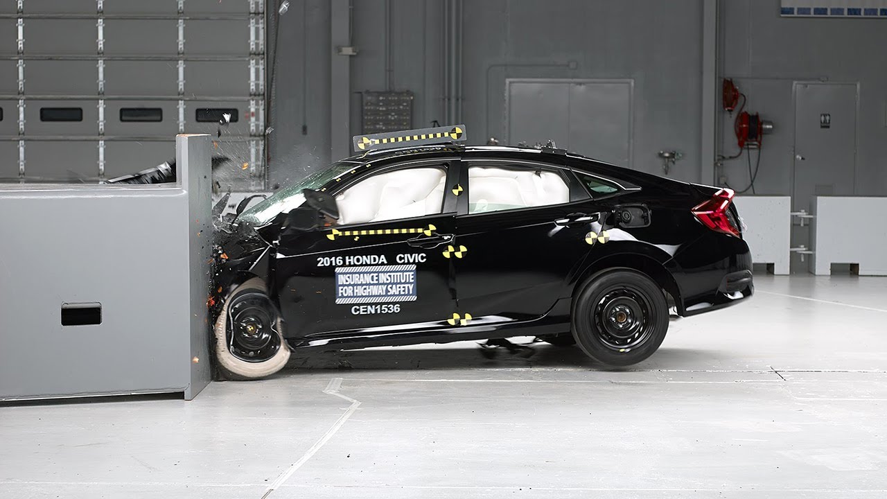 2016 Honda Civic 4-door driver-side small overlap IIHS crash test