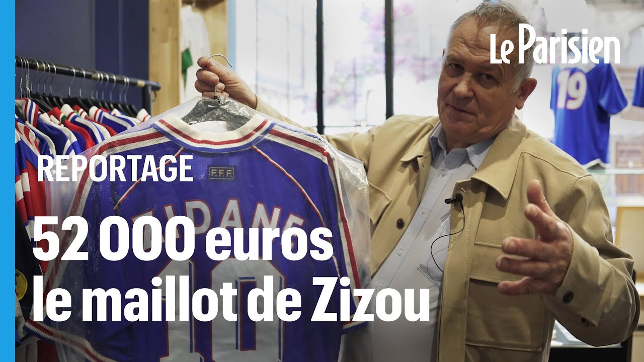 Les prix des maillots de foot s'envolent lors d'une vente aux enchères à Paris