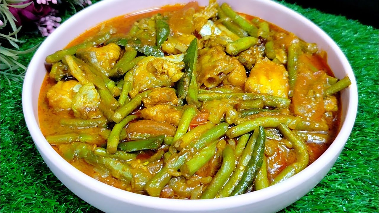এভাবে কচুর লতি রান্না করলে আঙ্গুল চেটেপুটে খাবে সবাই | পাঙ্গাস মাছ দিয়ে কচুর লতি | Kochur Loti Ranna