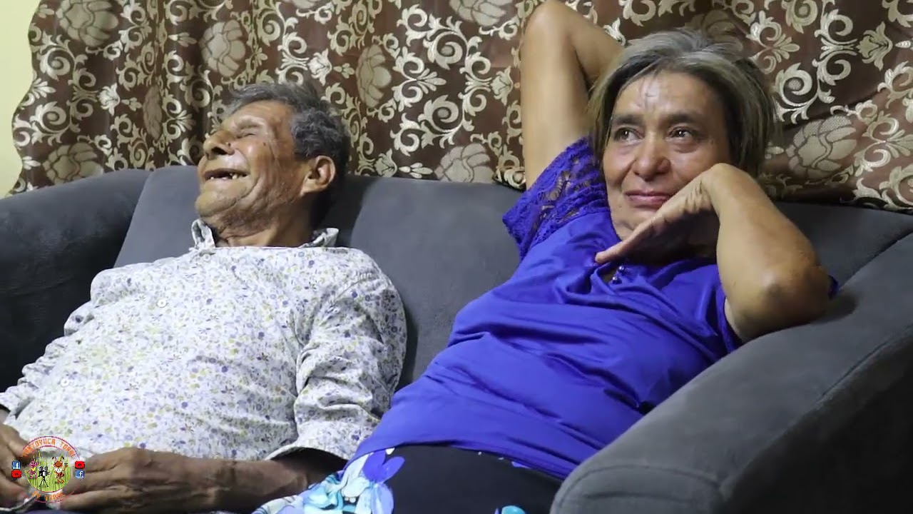 Doña Tomasa y don Santos Reaccionan a sus propios Videos