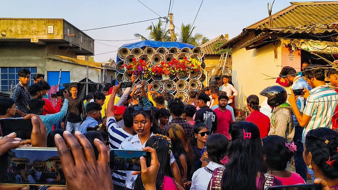 আমার লাইফে প্রথমবার দেখলাম সাউন্ড 👑 কিং ভাইরাল গান বাজিয়ে পুরো পাবলিকে নাচিয়ে দিলো পালিতপুরে