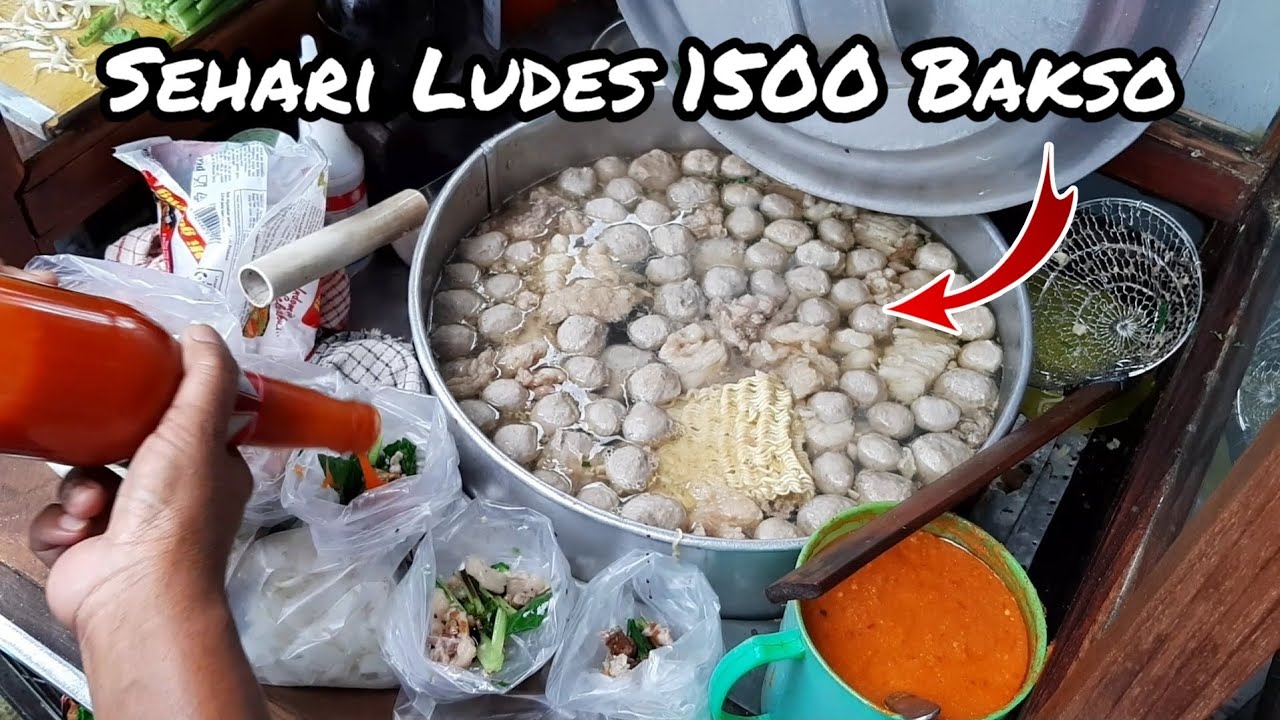 CUMA 15RB & SEHARI LUDES 1500 BAKSO !! LEGEDARIS SUDAH 32 TAHUN BERJUALAN !! INDONESIAN MEAT BALL