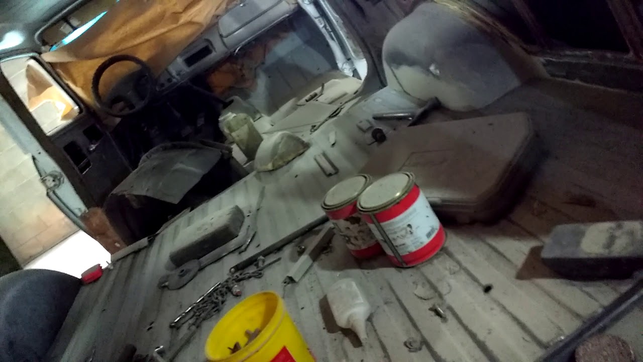 35 Funilaria artesanal. Painel traseiro e tampa traseira Veraneio 80.