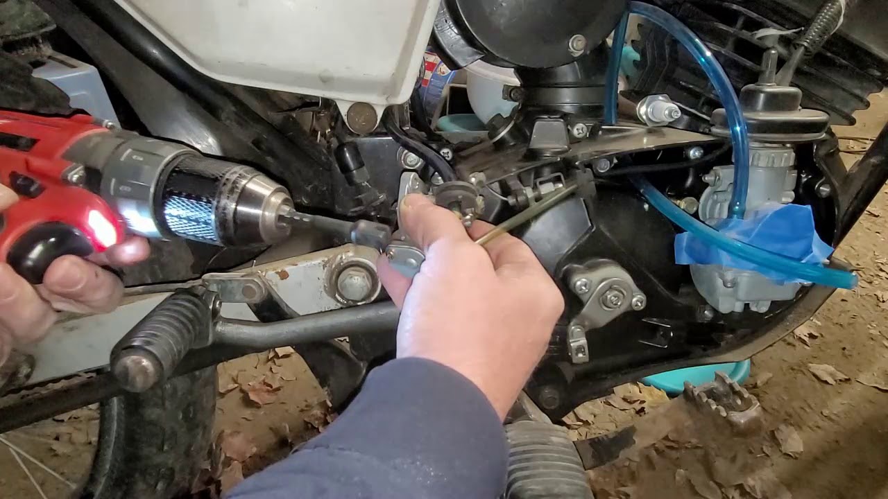 Double video HOW to bleed a oil pump / working on Aarons ke100 finishing the engine