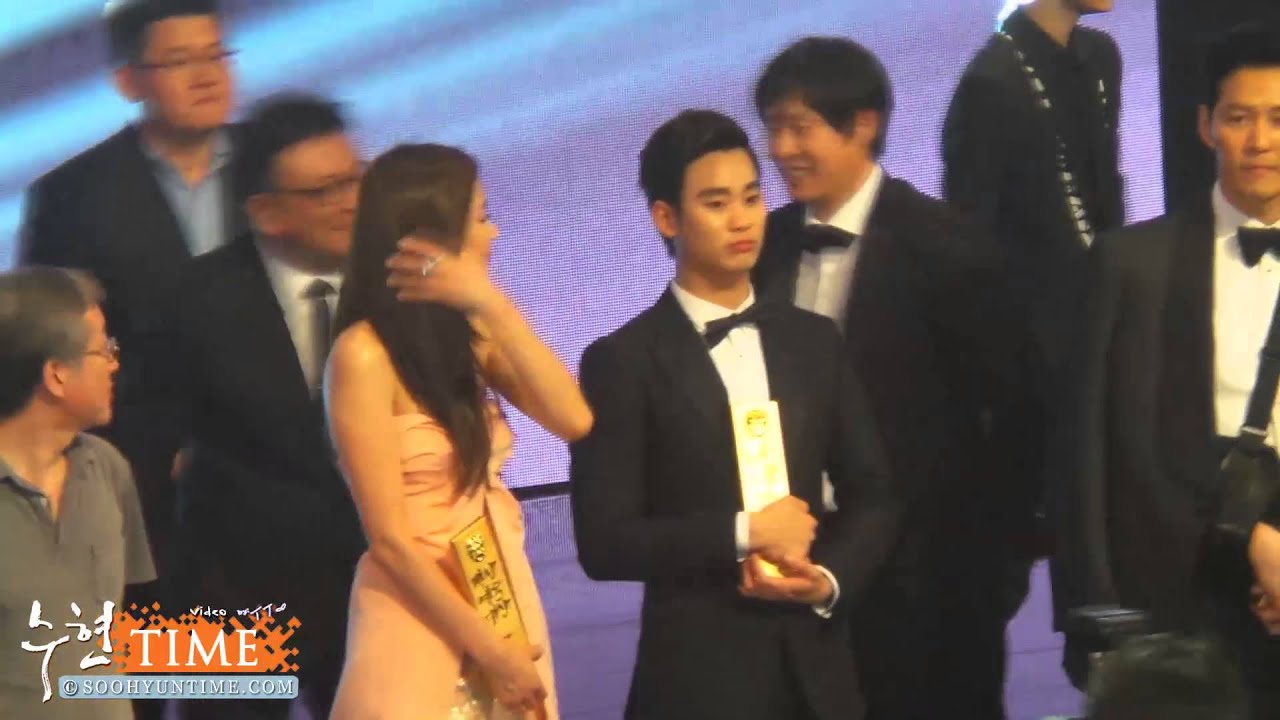 [SoohyunTime.com]김수현140527 백상예술대상 Part.01 by.TT