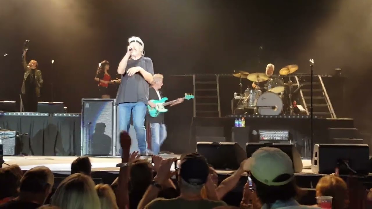 BOB SEGER 1-6-2019 SHAME ON MOON / ROLL ME AWAY Van Andel Arena