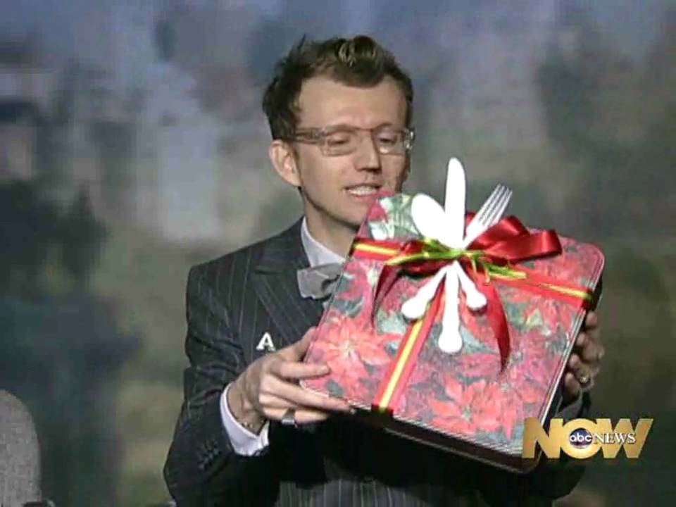 Holiday Gift Wrapping Tips on ABC News Now