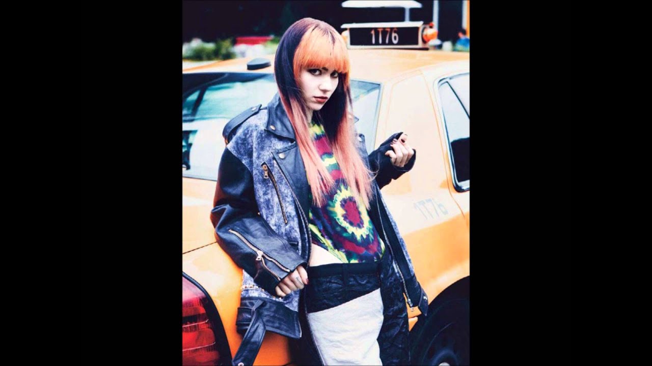 Grimes - Dream World