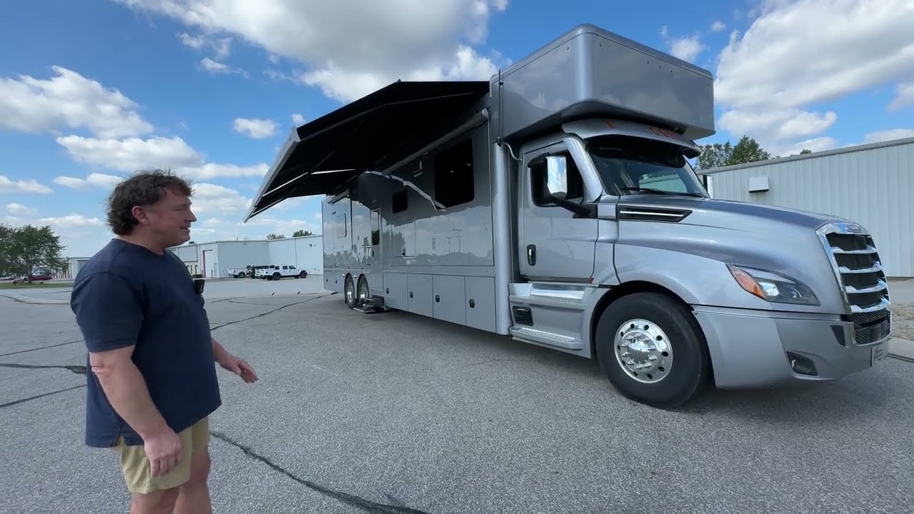 ПРОДАН 2026 Showhauler 600 л.с. Coach Custom Coach Silver Bullet