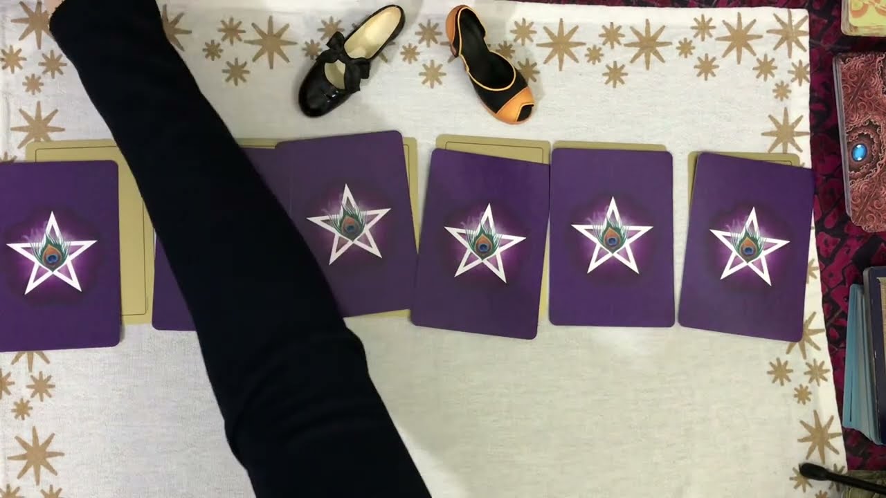 Qu'est-ce qu'il/elle n'arrive pas à te dire ? Date exacte - Guidance Intemporelle Tarot