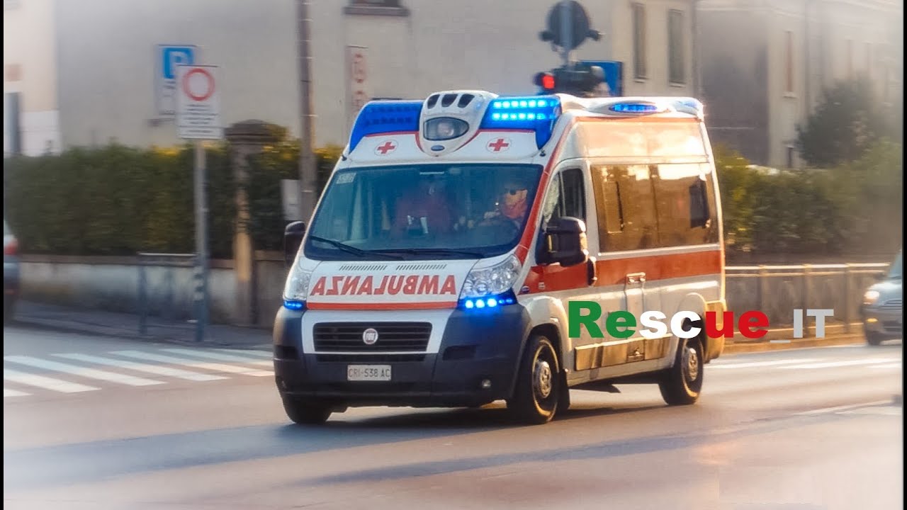 [Wail] 4x Ambulanza Croce Rossa Vicenza in emergenza (2) - Italian ambulance responding