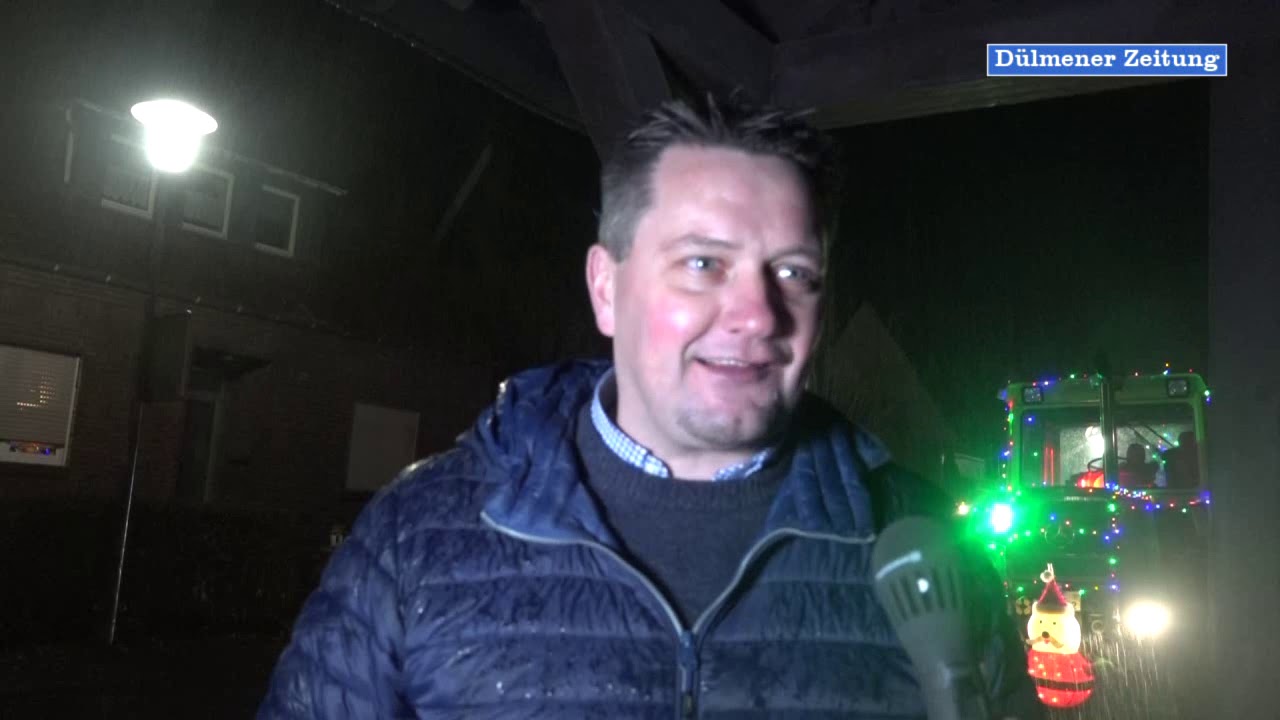 Leuchtende Traktoren fuhren durch Dülmen