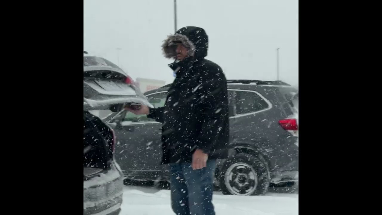 Ontario Hit by a Massive Snowstorm 🌨️ | Roads Covered, Risky to Drive. 50cm Snow & Zero Visibility😲