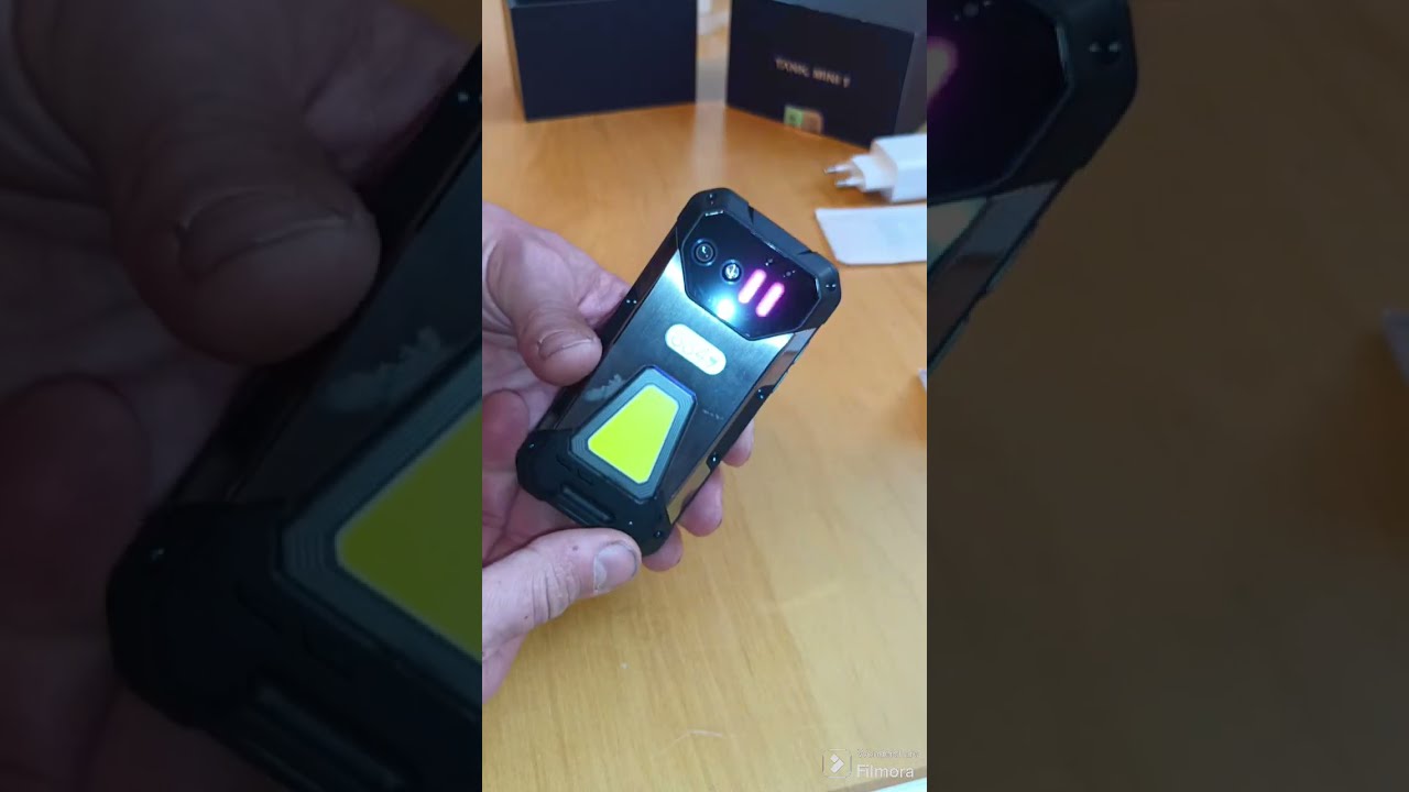 Unboxing unihertz Tank Mini 1