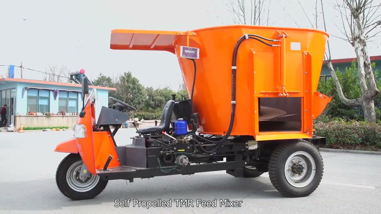 mini self propelled cow cattle feeder mixer wagon
