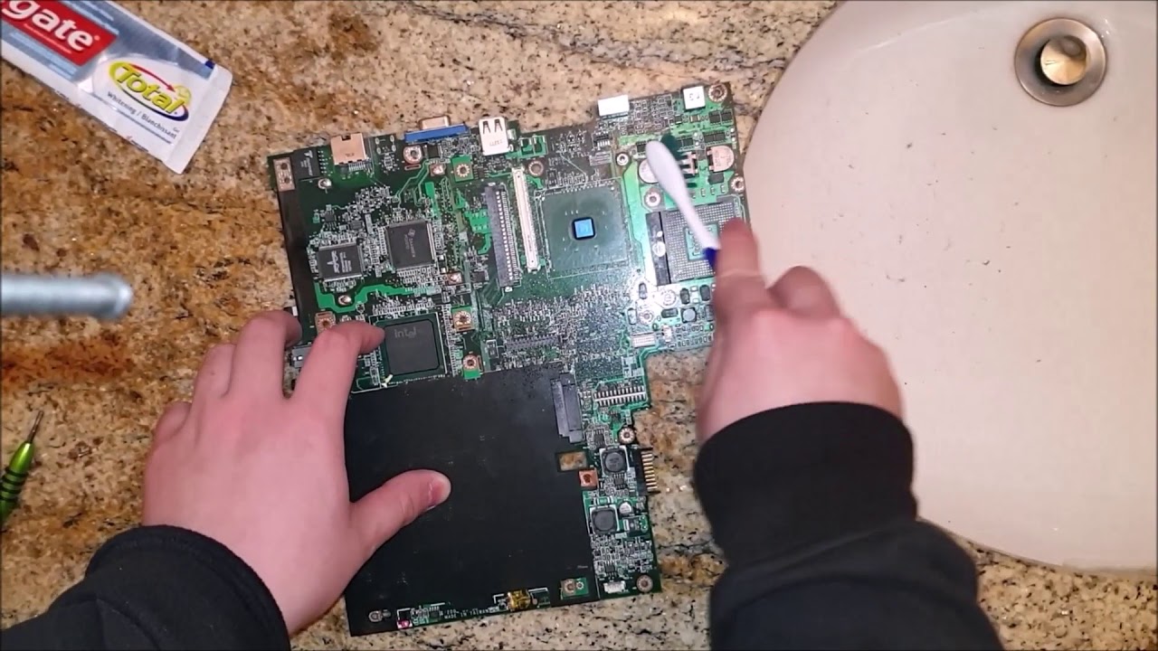 Dell Inspiron 1100 FULL Restoration - Major hinge rebuild!