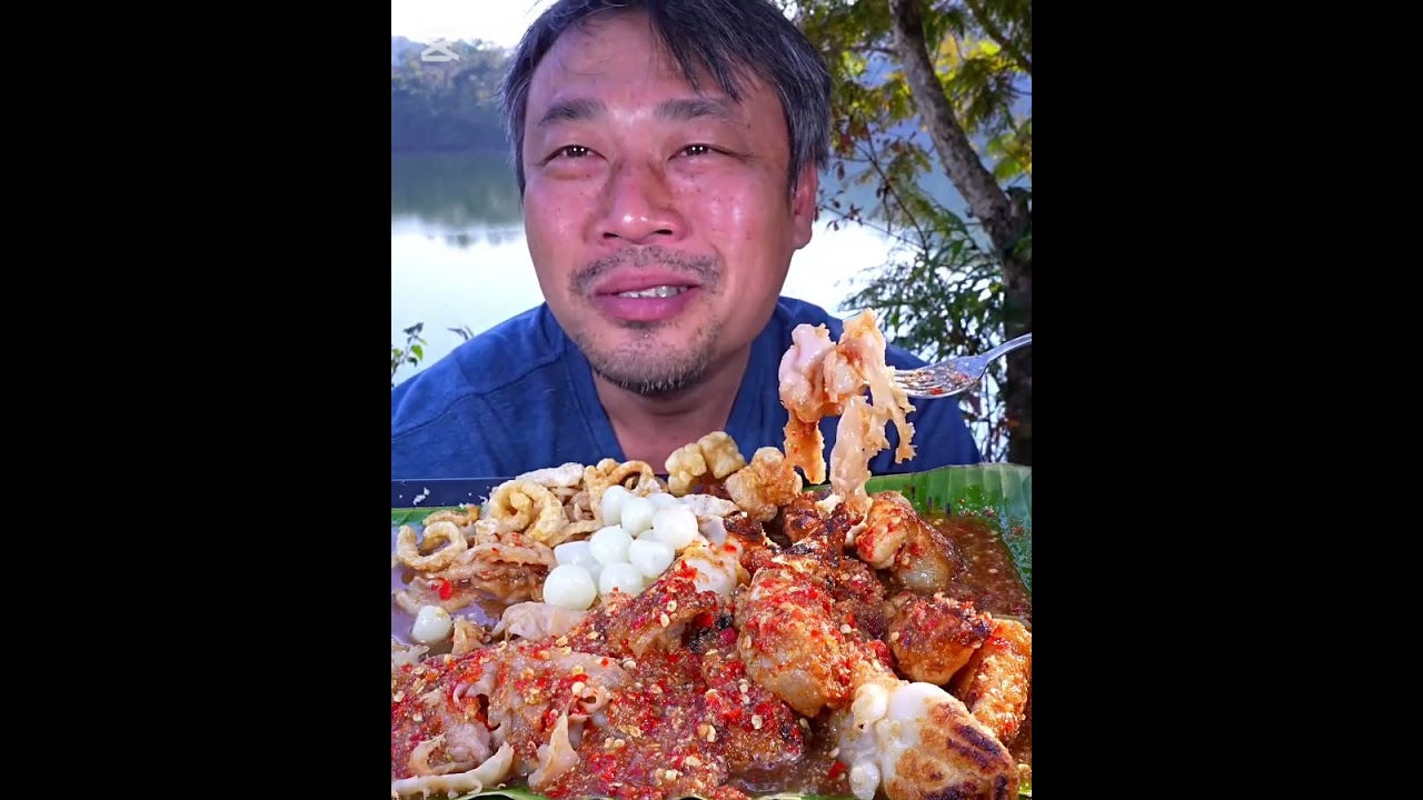 Grilled squid with spicy sauce is delicious