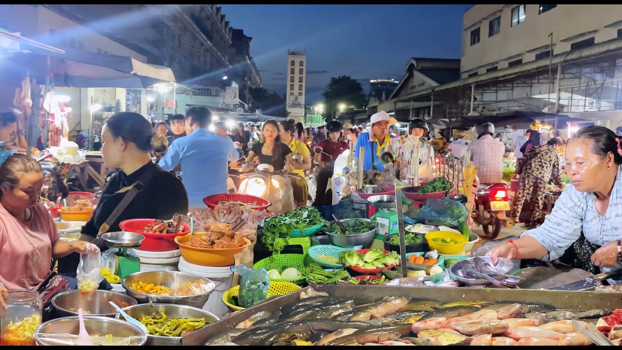Night Street Market Vibes in Asia &ndash; Food, Lights & Local Culture