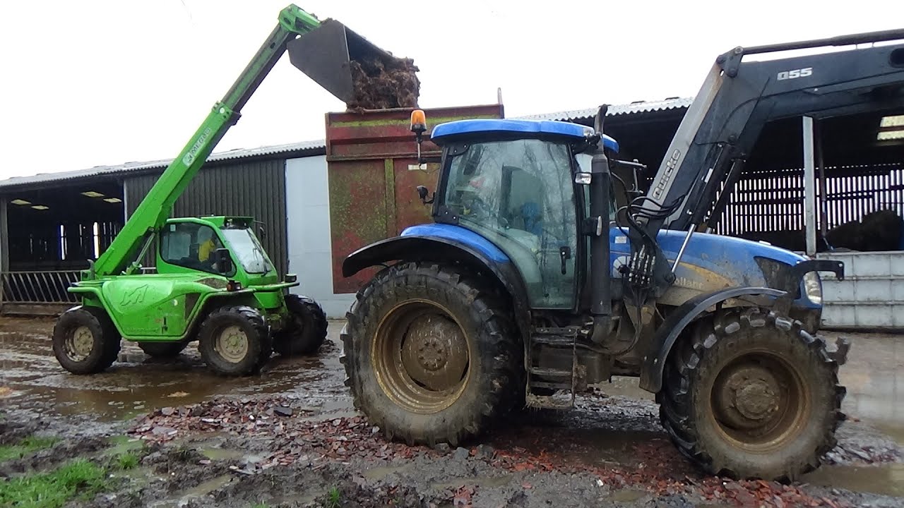 Mucking Out - With Merlo & New Holland T6030