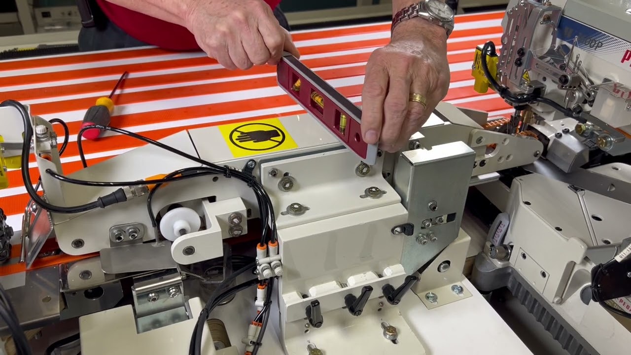 211 / 213 Automatic Hemmer, Top belt feed adjustments.