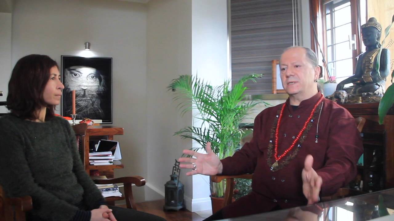 Nazmi G&uuml;r ile Yoga &Uuml;zerine