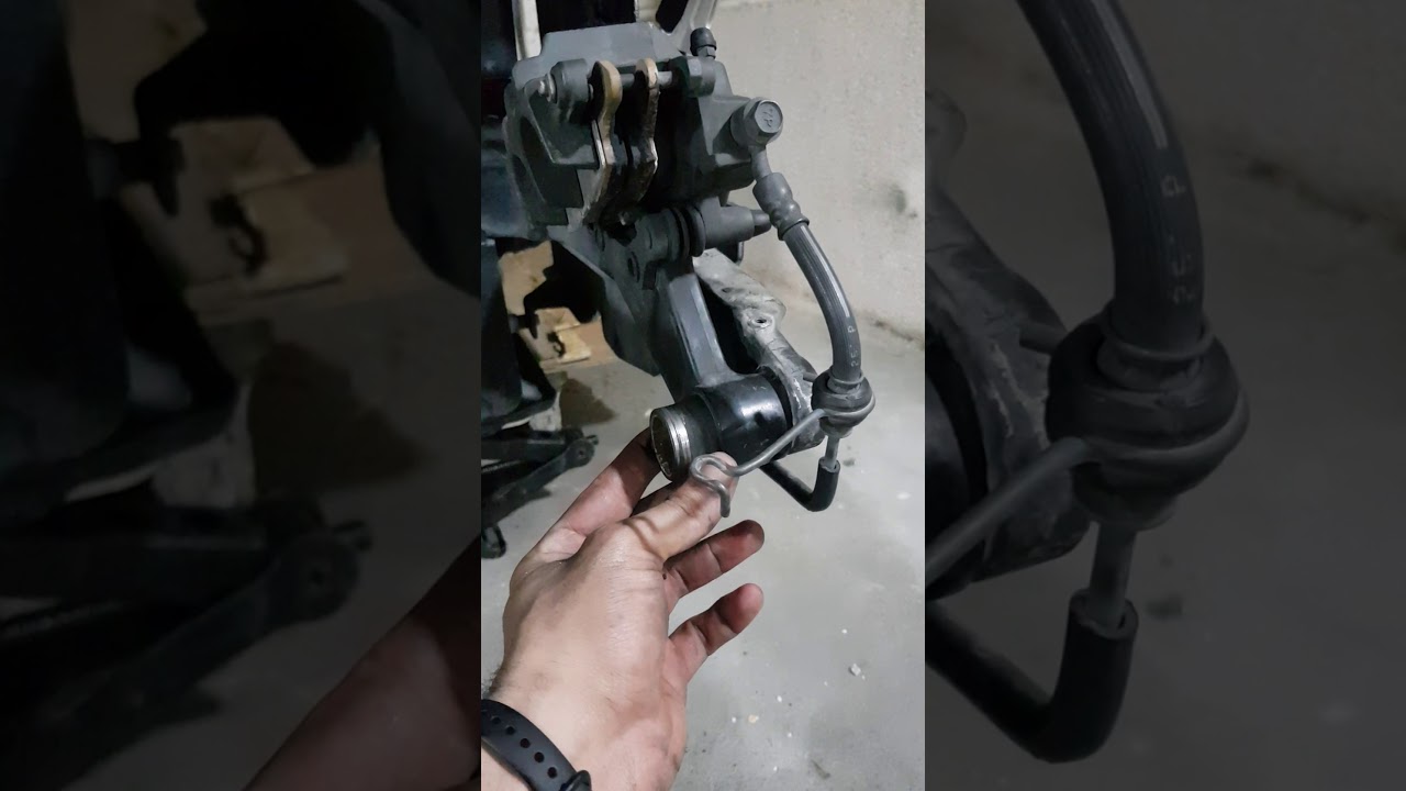 طريقة تبديل الكفر الخلفي لدراجة سزوكي بوليفارد ٢٠٠٧