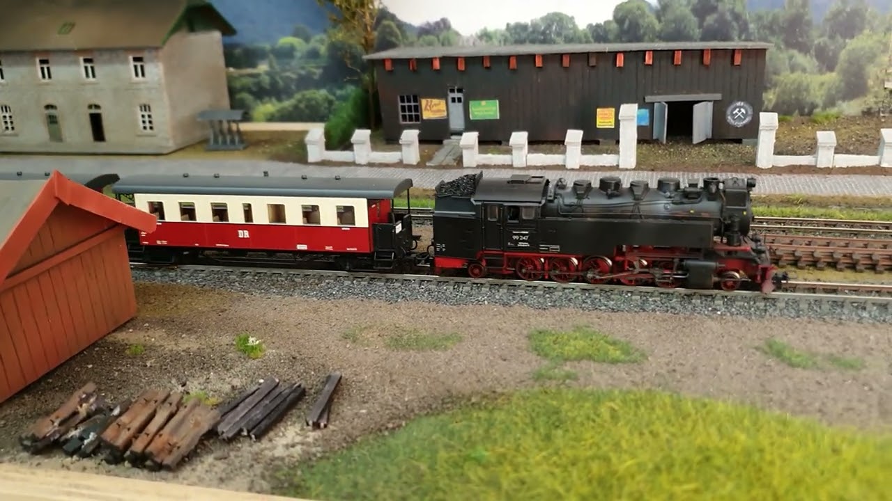 99 247 von Tillig verlässt den Bahnhof Hasselfelde