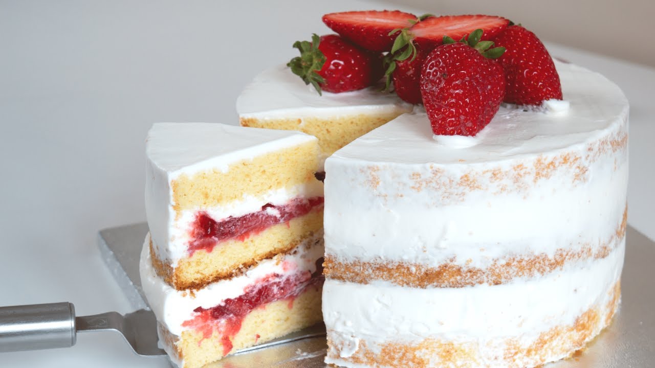 TORTA CON FRAGOLE | Soffice pan di Spagna, Crema al Mascarpone e Confit di Fragole