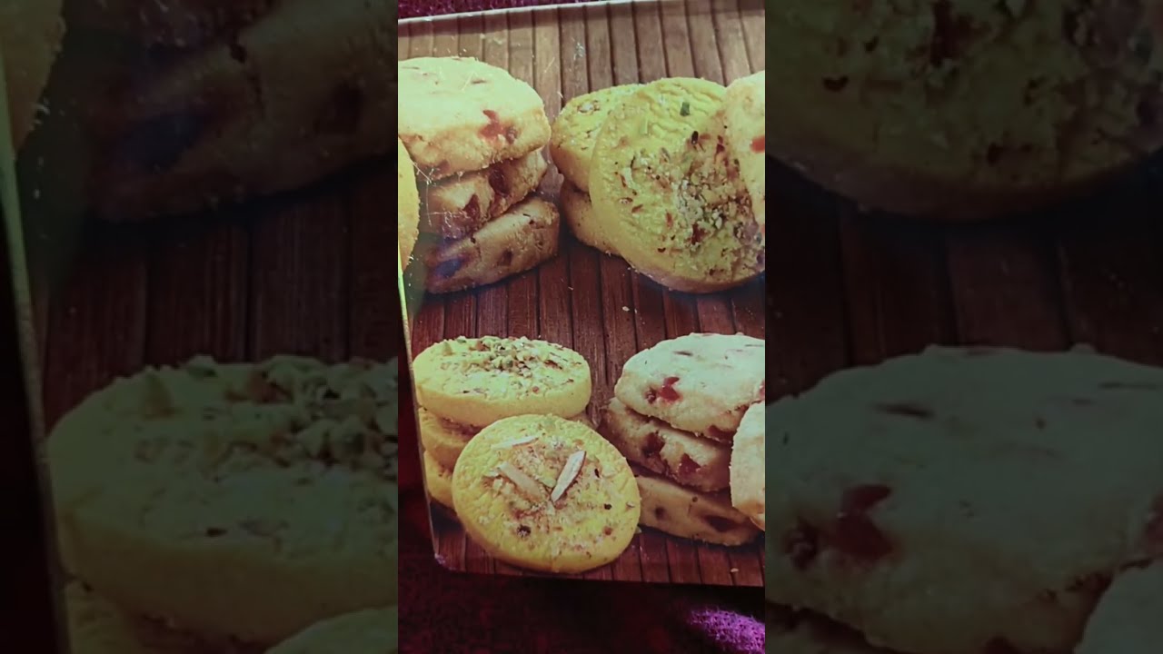 Fruit & pista almond biscuits market se laaye aur ghr pr khaaye 😂