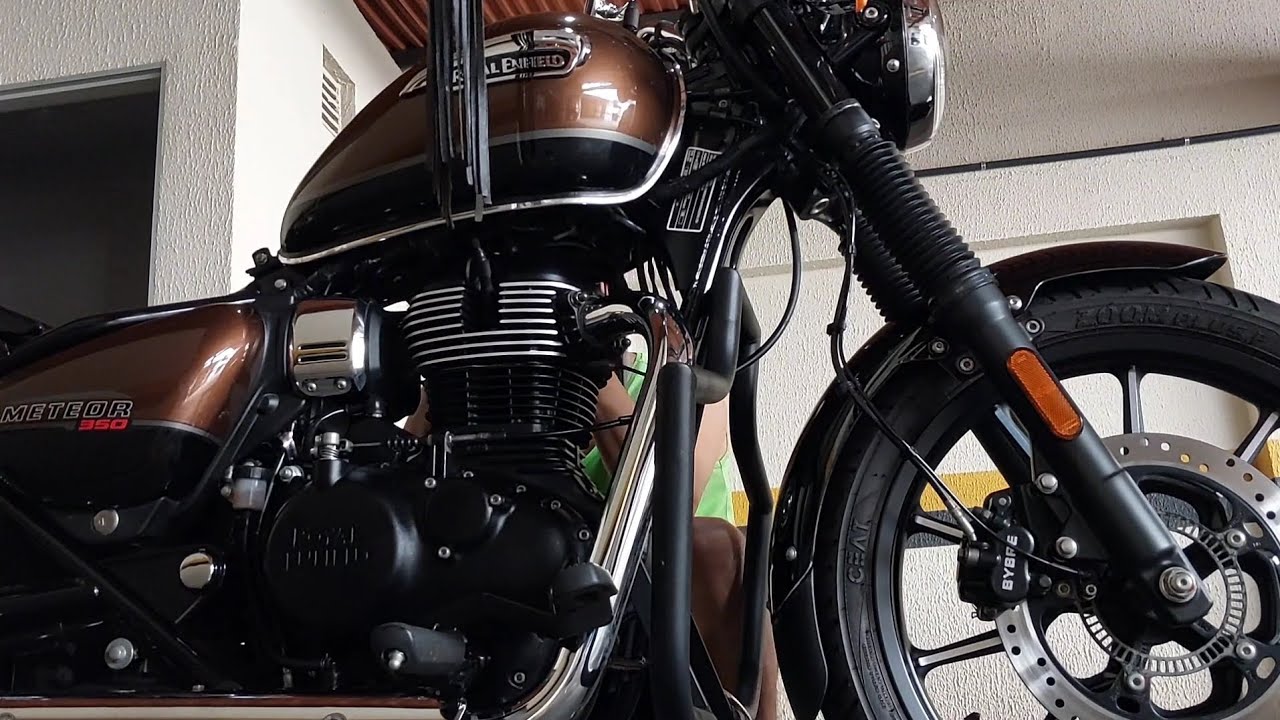 ROYAL ENFIELD meteor 350 como tirar ou remover os bancos e instalando friso cromado no tanque